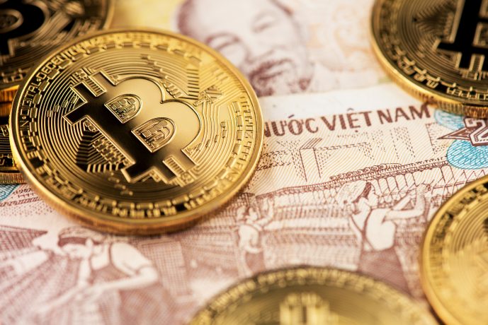 Bitcoin-Münze auf vietnamesischer Fiat-Währung
