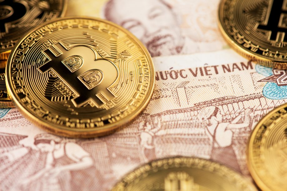 Bitcoin-Münze auf vietnamesischer Fiat-Währung
