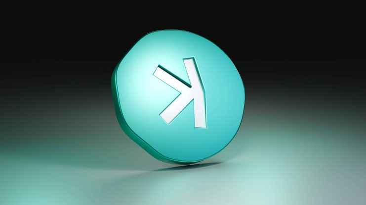 Ein türkisfarbenes, kreisförmiges 3D-Objekt, mit einem weißen, stilisierten Kaspa (KAS)-Logo, wird vor einem Hintergrund mit Farbverlauf gezeigt.