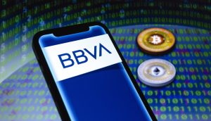 BBVA Logo auf einem Smartphone