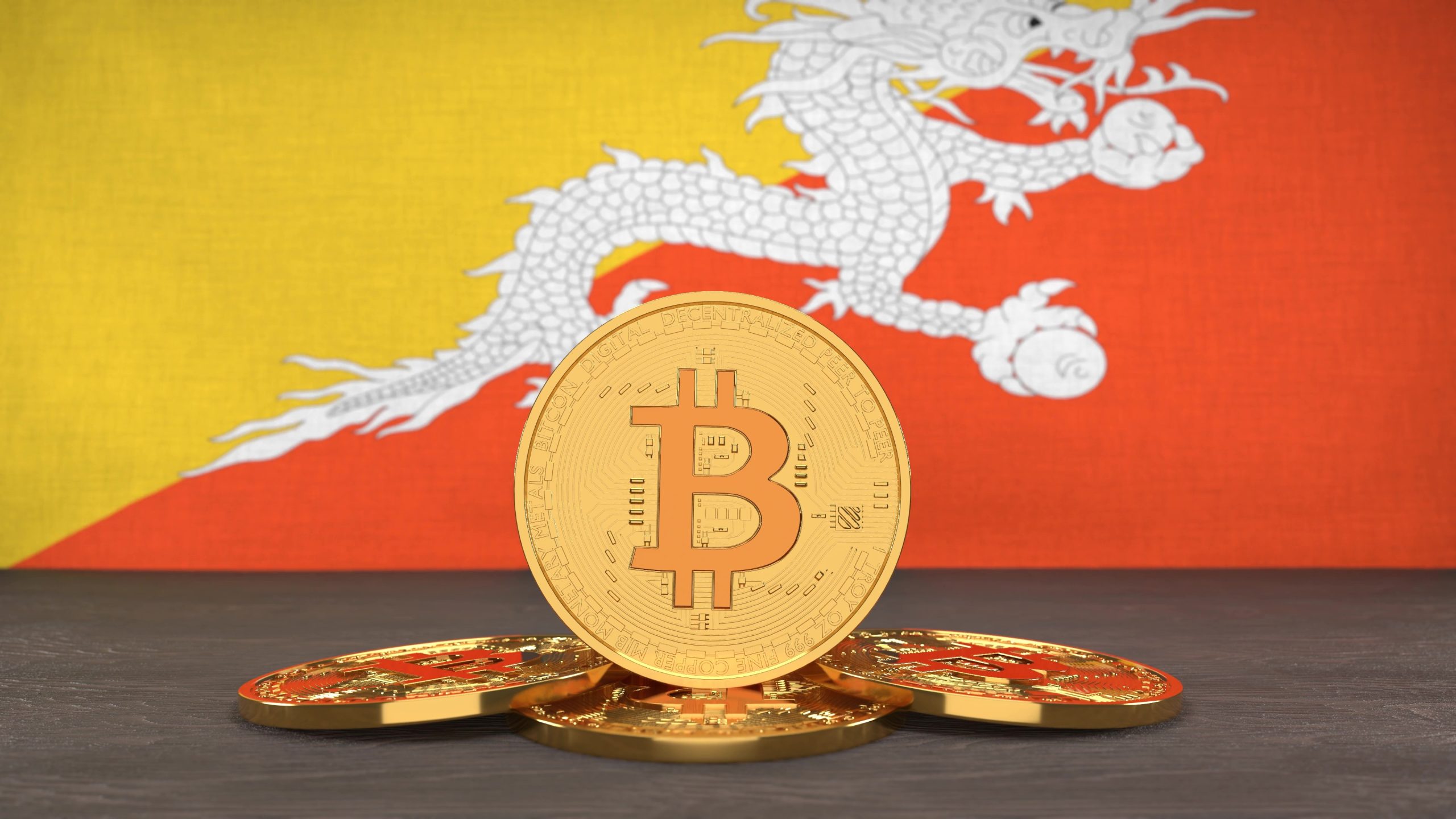 Bitcoin-Münze vor Bhutanischer Flagge