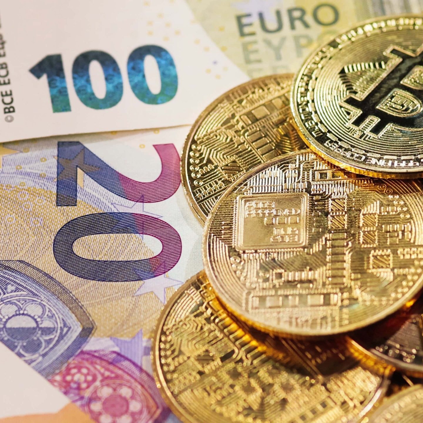 Bitcoin, Ethereum oder Altcoins? So investierst du 100.000 Euro