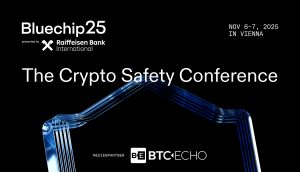 Veranstaltungsplakat für die Crypto Safety Conference in Wien am 6. und 7. November 2025, präsentiert von Raiffeisen Bank International und Bluechip25, mit BTC Echo als Medienpartner.