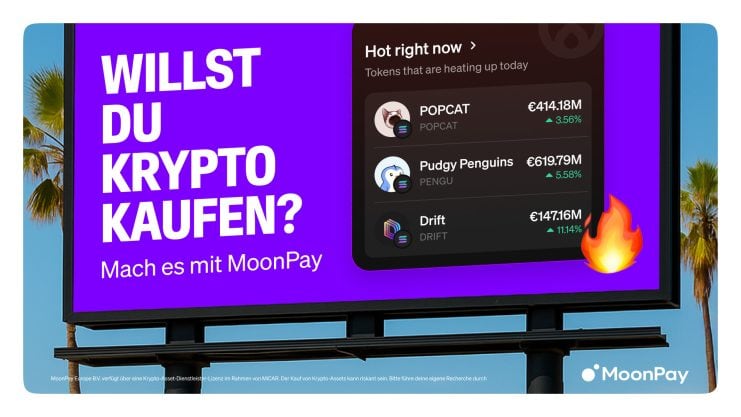 Auf einer Plakatwand mit lila Hintergrund steht WILLST DU BITCOIN KAUFEN? Mach es mit MoonPay und zeigt die Preise von Kryptowährungs-Token auf einem Telefonbildschirm an.