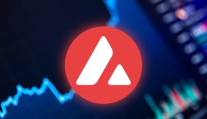 Avalanche (AVAX) Kryptowährung Logo zentriert über einem unscharfen Hintergrund eines Finanzdiagramms mit blauen und grünen Avalanche Candlestick-Graphen.