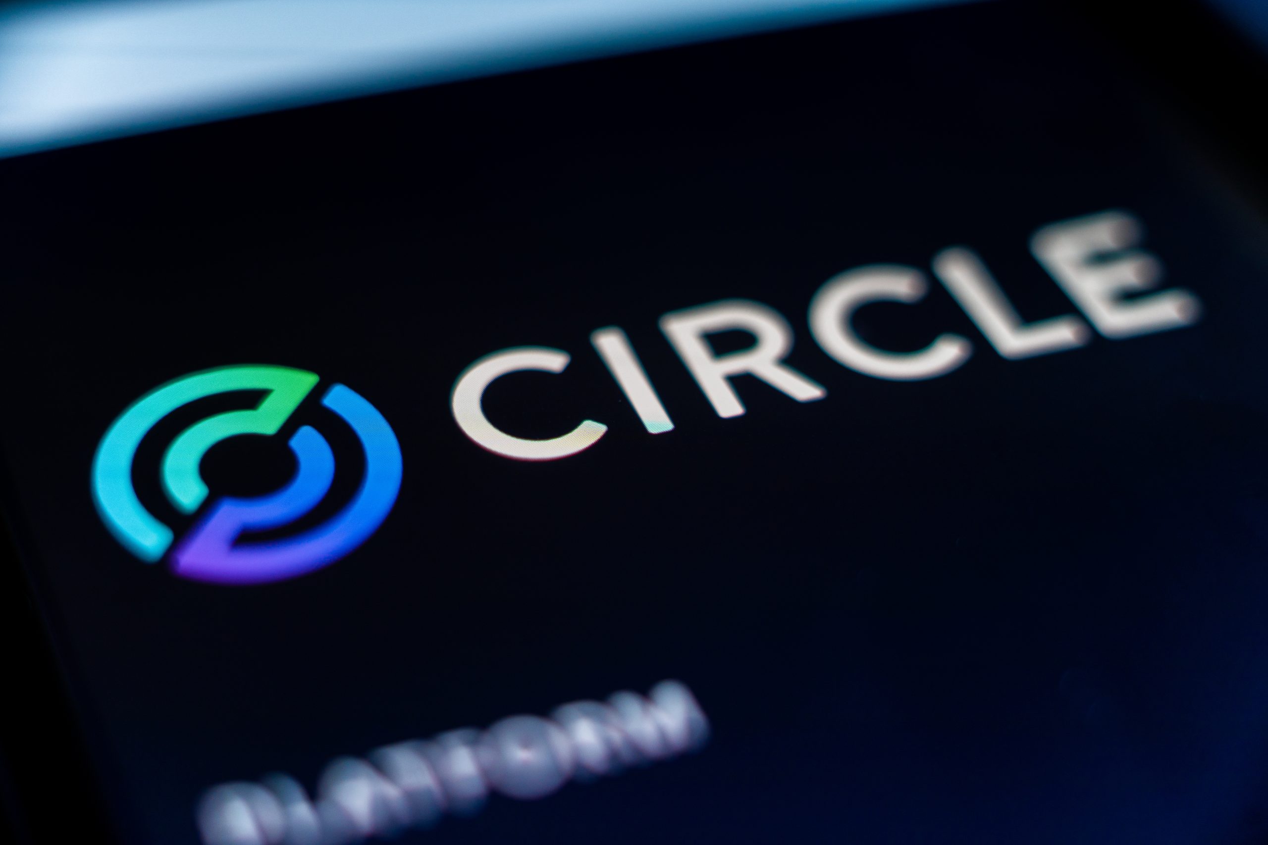 Circle-Logo vor schwarzem Hintergrund