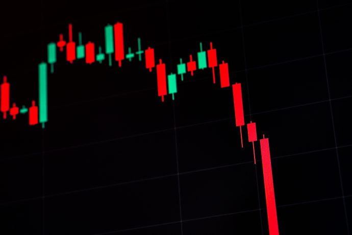 Ein Candlestick-Diagramm von Pump.fun zeigt einen starken Abwärtstrend mit mehreren roten Balken, was auf einen erheblichen Rückgang des Marktwerts hinweist.