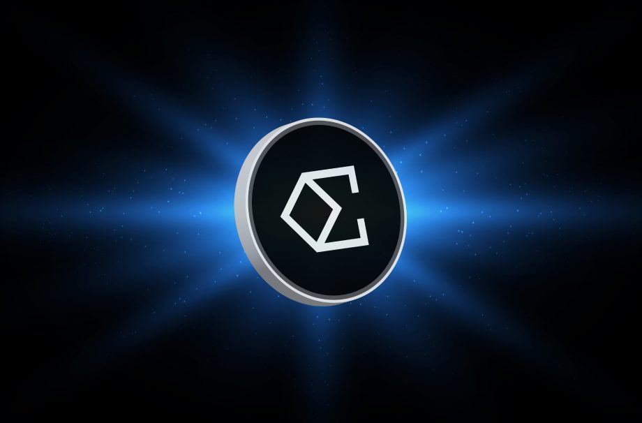 In der Mitte ist eine schwarze Münze mit einem weißen geometrischen Ethena-Symbol abgebildet, umgeben von einem blau leuchtenden Lichteffekt auf dunklem Hintergrund.