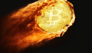 Ein glühender goldener Bitcoin schraubt sich durch die Dunkelheit, seine feurige Aura unterstreicht die dynamische Kraft der Kryptowährung.