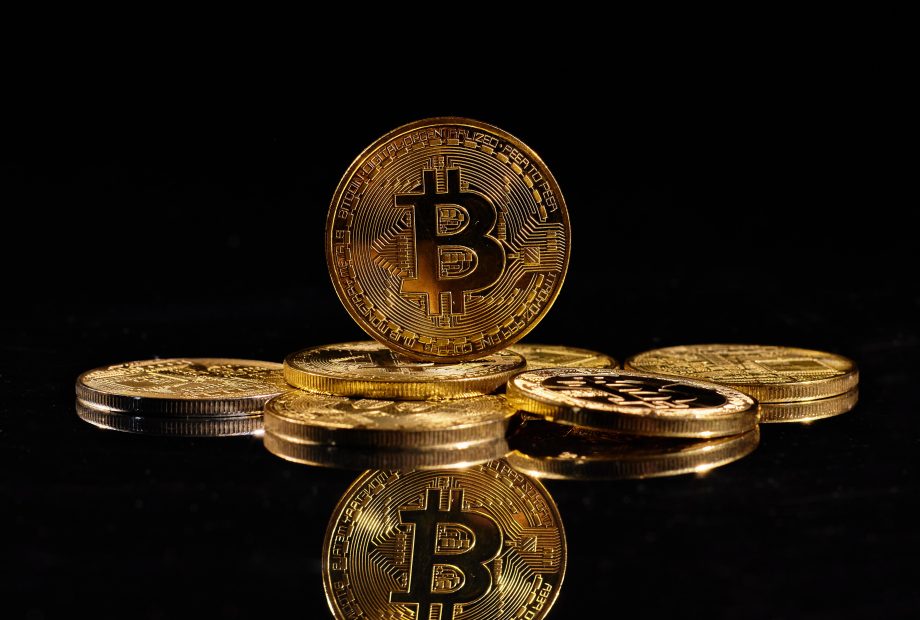 Eine goldene Bitcoin-Münze