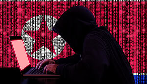 Eine Person im Kapuzenpulli benutzt einen Laptop vor einer nordkoreanischen Flagge, die mit einem Binärcode überlagert ist, was auf geheime Bitcoin-Aktivitäten hindeutet.