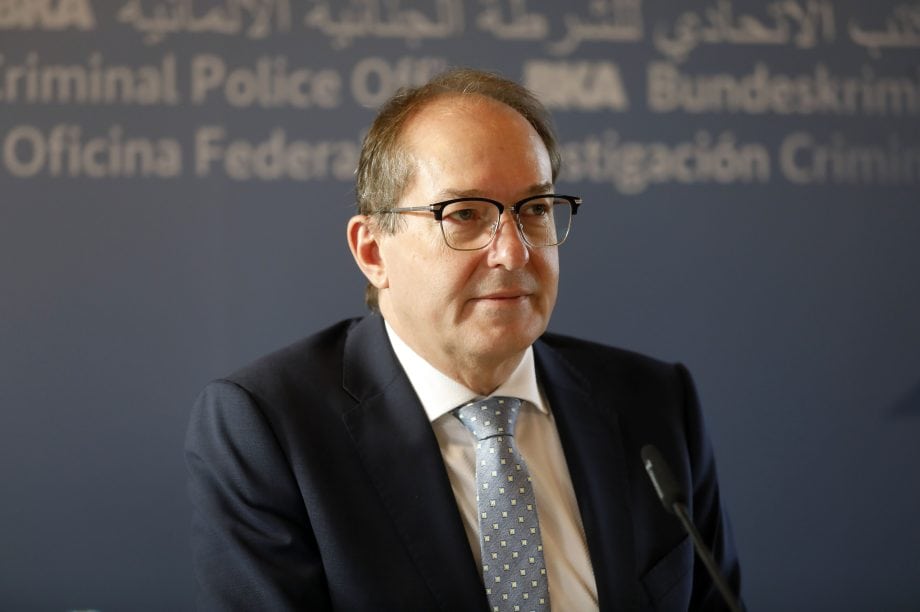 Alexander Dobrindt bei der Pressekonferenz 'Bundeslagebilder Organisierte Kriminalität und Rauschgift' im Bundeskriminalamt, auch Krypto-Vermögen könnten betroffen sein.