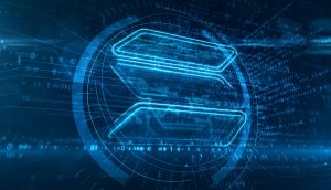 Digitale Illustration des Solana-Blockchain-Logos mit leuchtenden blauen Linien, umgeben von abstrakten Daten und Code-Elementen auf einem dunklen Hintergrund, mit subtilen DoubleZero-Akzenten für einen modernen Touch.