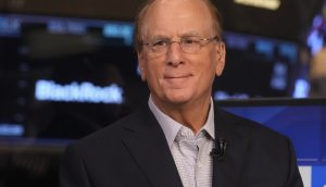 BlackRock verwaltet ein Vermögen von 13,46 Billionen US-Dollar Larry Fink ist der CEO von BlackRock