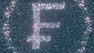 Ein digitales Franken-Symbol leuchtet vor einem Hintergrund aus binären Codes und Zahlen und erinnert an den innovativen Geist von Frankencoin und die sich entwickelnde Landschaft der digitalen Währung und Finanztechnologie.