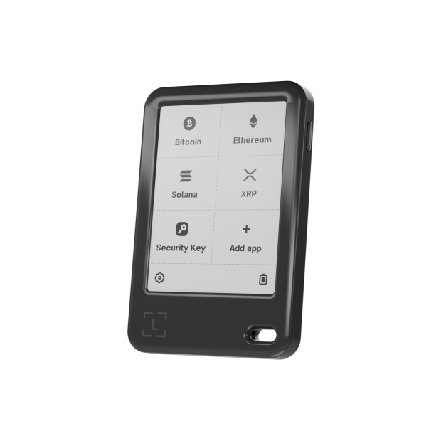 Eine schwarze Kryptowährungs-Hardware-Wallet mit einem Bildschirm, der Optionen für Bitcoin, Ethereum, Solana, XRP, Sicherheitsschlüssel und App hinzufügen auf weißem Hintergrund anzeigt.