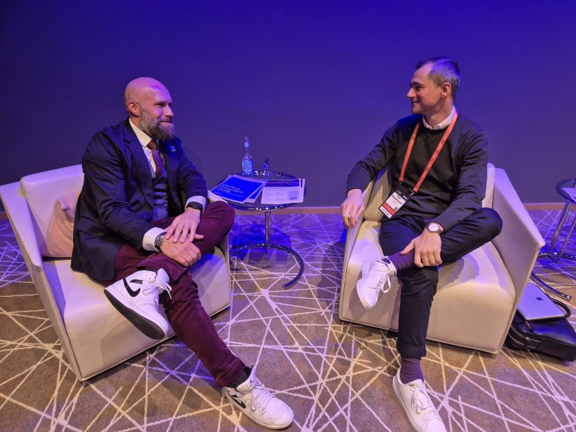 Cardano Foundation CEO Frederik Gregaard im Interview mit BTC-ECHO Chefredakteur Sven Wagenknecht auf dem Cardano Summit 2025 in Berlin