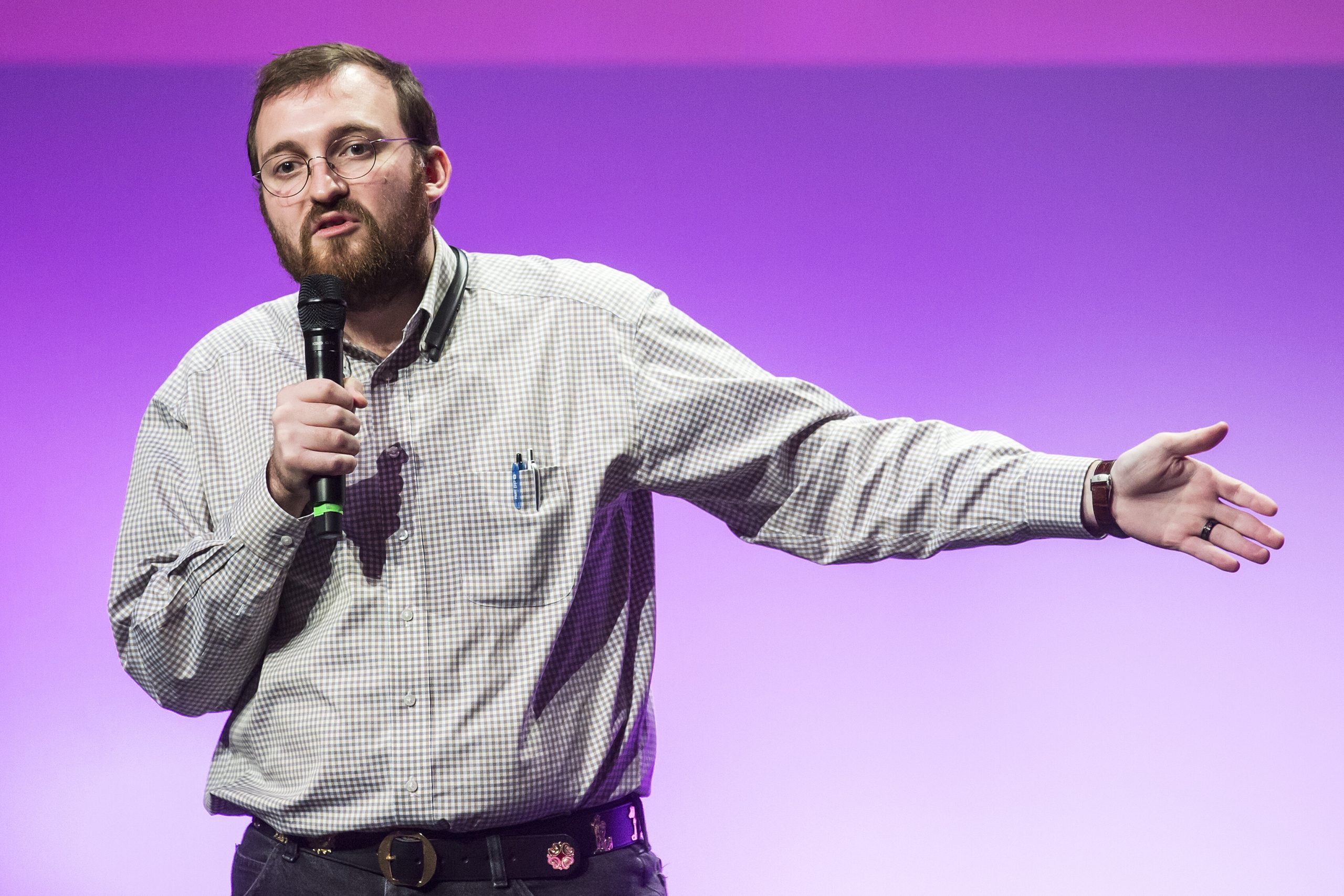 Cardano-Netzwerk-nach-Softwarefehler-geteilt-Hoskinson-schaltet-FBI-ein