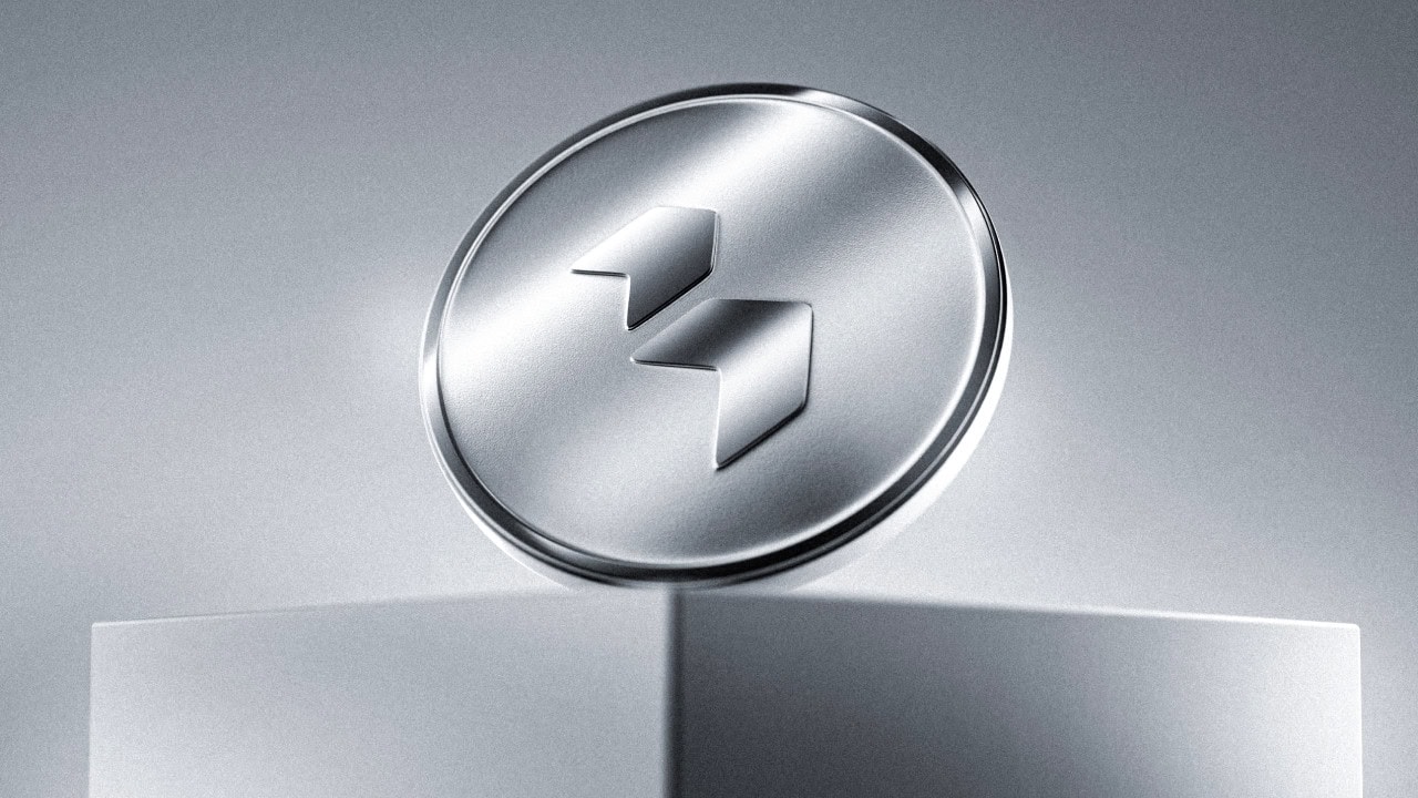 Silberner Coin mit dem Deblock-Logo auf einem Podest – Darstellung des $BLOCK-Utility-Tokens der On-Chain-Banking-Plattform Deblock.