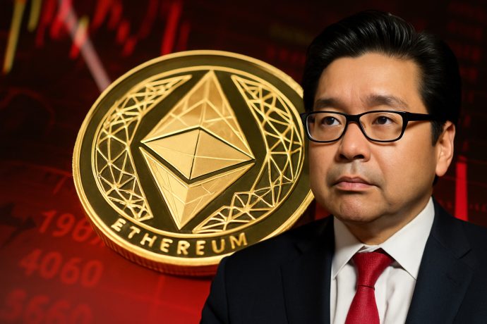 Ein Mann im Anzug und mit Brille steht vor einem großen Ethereum-Münzsymbol vor einem roten Finanzchart-Hintergrund.