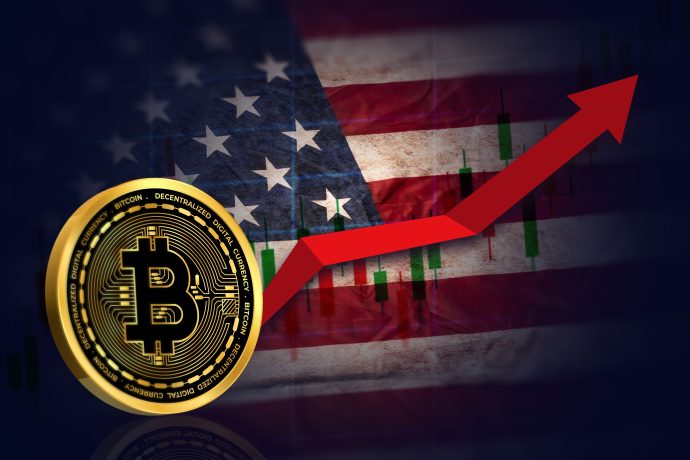 Bitcoin-Kurs vor US-Flagge