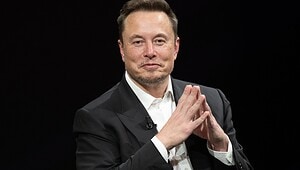 Elon Musk grinst in die Kamera