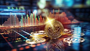 Eine Ethereum-Münze spiegelt sich auf einem Display, das verschiedene Kurs-Charts anzeigt.