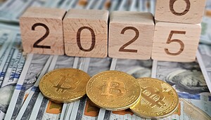 Die Grafik zeigt Bitcoin-Münzen vor den Jahreszahlen 2025& 2026