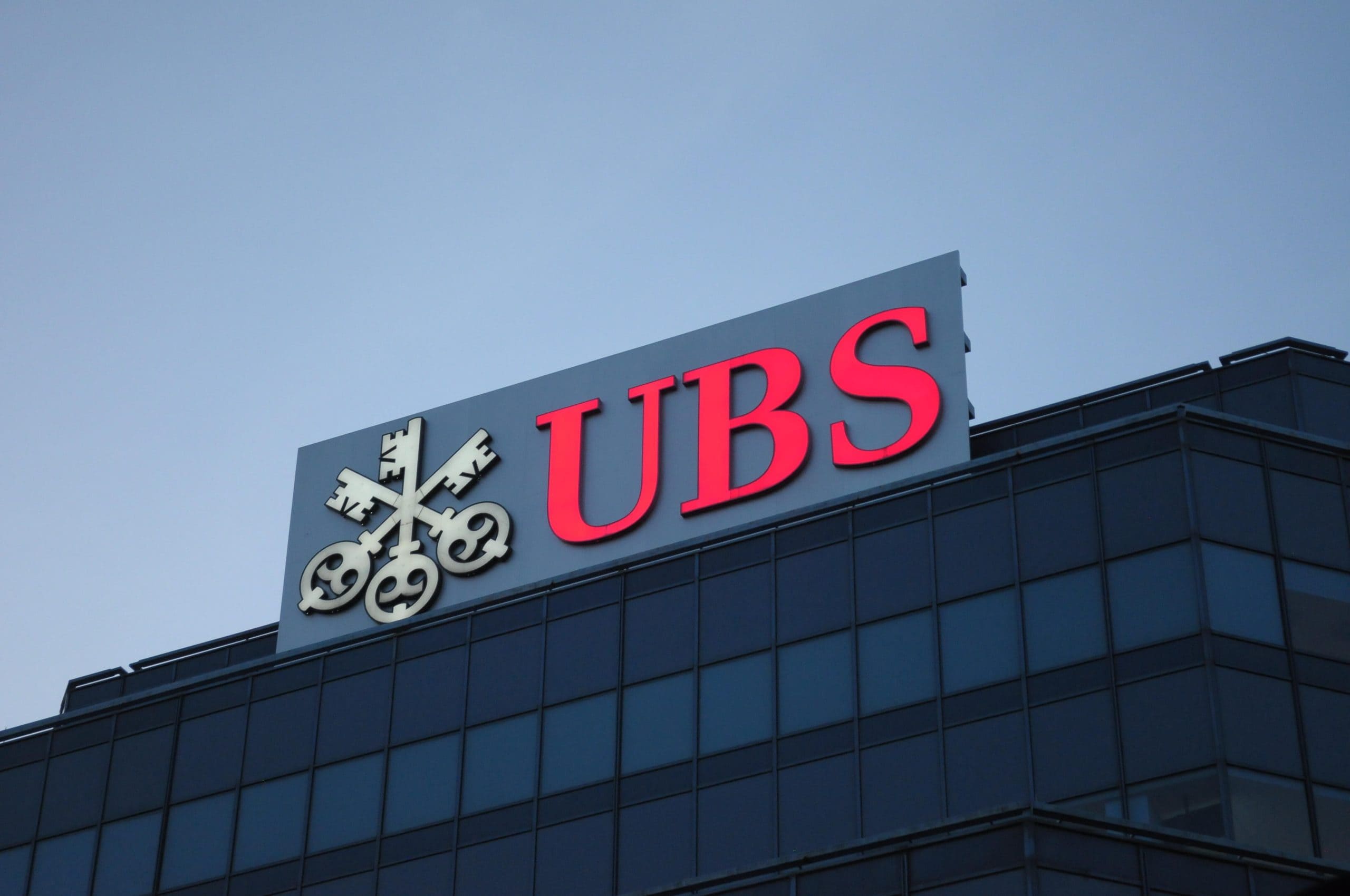 UBS-Logo auf Gebäude
