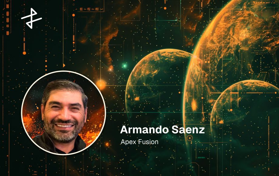 Armando Saenz von Apex Fusion vor visualisiertem Multi-Chain-Blockchain-Hintergrund mit Planetenmotiv