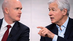 Jamie Dimon (rechts im Bild) zeigt mit seinem Finger auf Brian Armstrong.