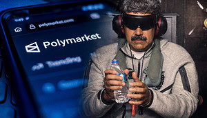 Ein mit Handschellen gefesselter älterer Mann trägt eine Sichtschutzbrille und Kopfhörer. Daneben ist auf einem Smartphone die Wettplattform Polymarket zu sehen.