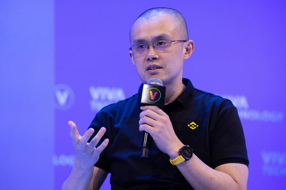 Changpeng Zhao spricht auf Bühne