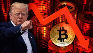 Mann im Anzug steht links im Bild und zeigt mit dem Finger nach vorn. Im Hintergrund sind gestapelte Bitcoin-Münzen sowie ein roter, stark fallender Kursverlauf mit Pfeil nach unten zu sehen. Symbolbild für Bitcoin, Kryptomarkt und starke Kursverluste.