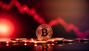 Eine Bitcoin-Münze vor einem roten Chart