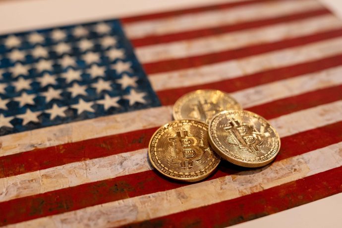 Bitcoin auf USA-Flagge