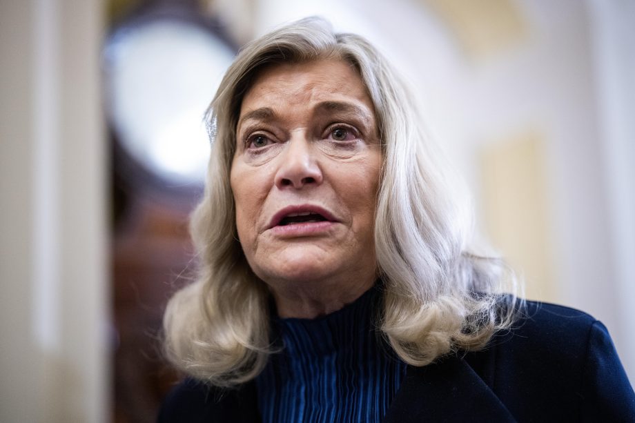 Senatorin Cynthia Lummis macht einen besorgten Eindruck