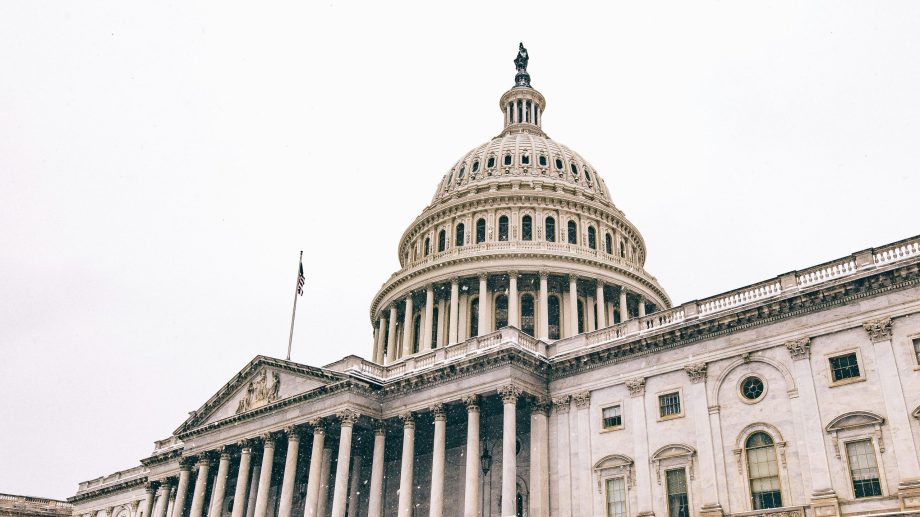 Seitenaufnahme des US-Senatsgebäudes am Capitol Hill
