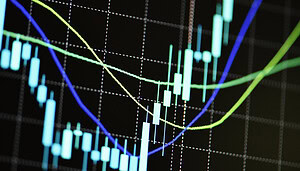 Mehrere Linien eines Kurscharts, die nach oben gerichtet sind