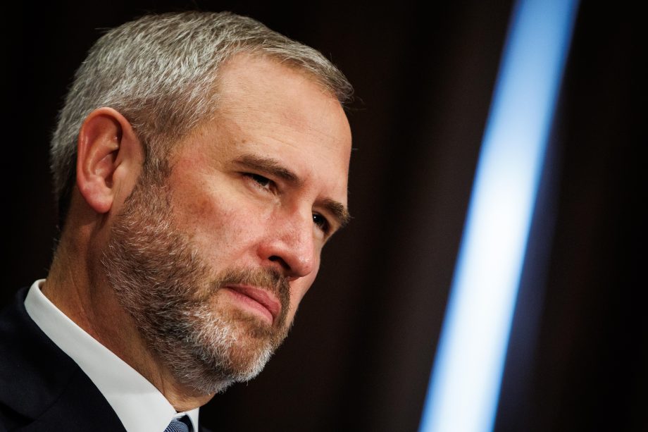 Zu sehen ist das leicht lächelnde Gesicht des Ripple-Geschäftsführers Brad Garlinghouse von der Seite
