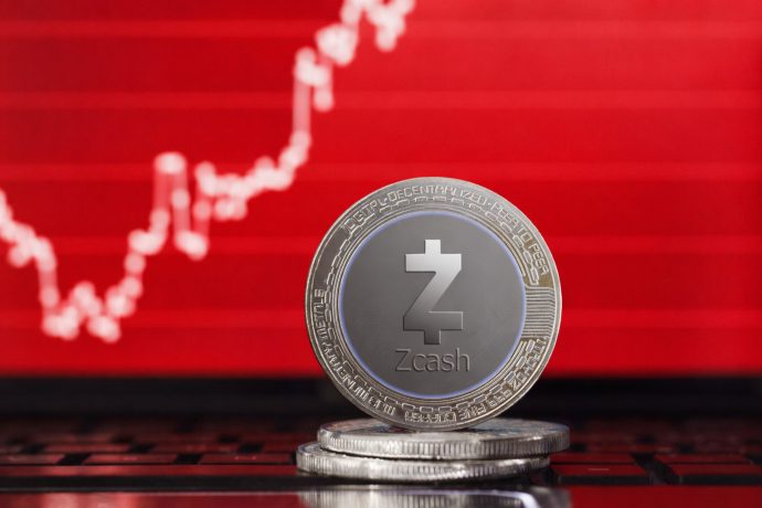 Eine Zcash-Münze vor einem roten Chart.