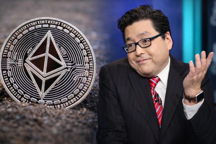 Tom Lee ist neben einer Ethereum-Münze zu sehen.
