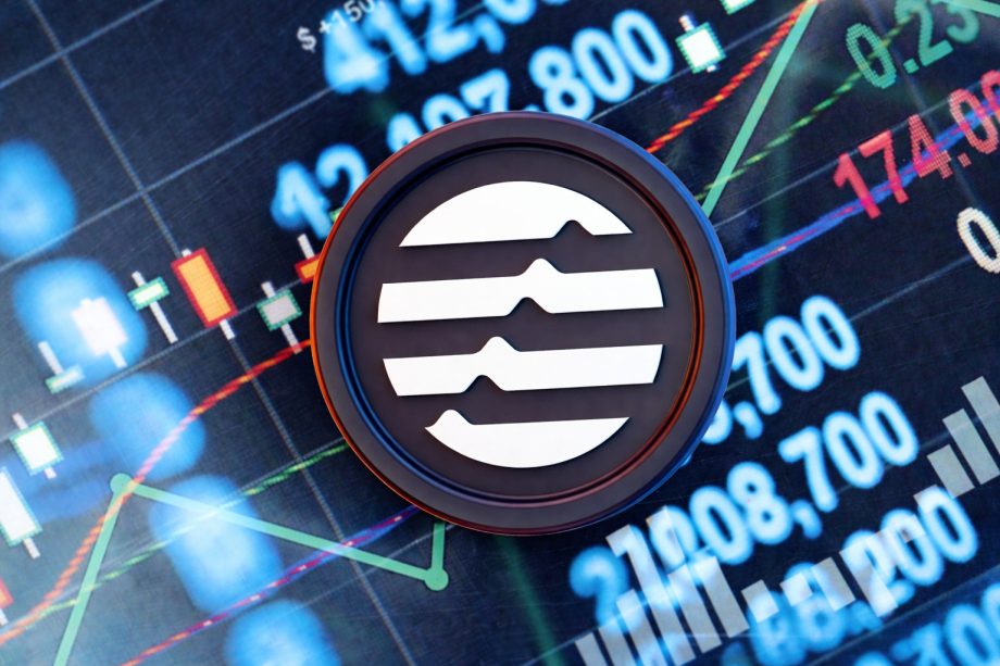 Eine Aptos-Münze vor einem Chart als Hintergrund