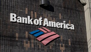 Logo der Bank of America auf einer Häuserfassade.