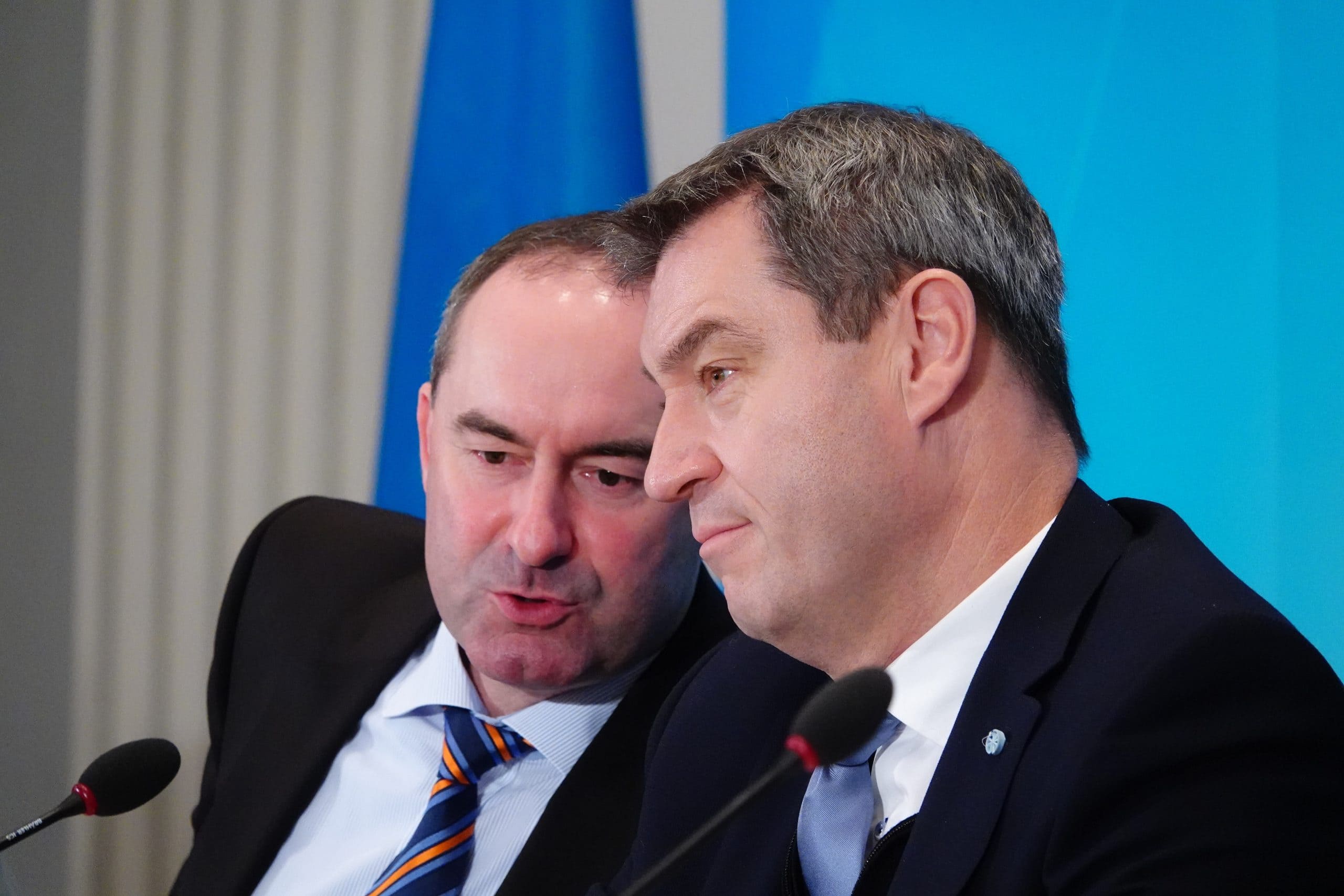 Das Bild zeigt Hubert Aiwanger und Markus Söder