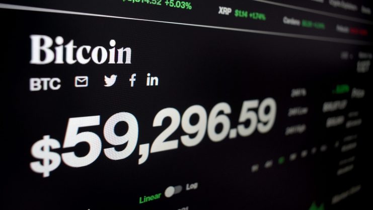 Bitcoin bald bei 59.000 US-Dollar? Bitcoin-Kurs von 59.296 US-Dollar auf schwarzem Hintergrund