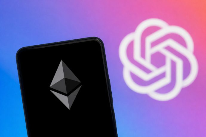 Wie gefährlich sind KI-Agenten wirklich für die Sicherheit im Ethereum-Ökosystem? Ethereum-Logo auf Smartphone-Bildschirm, dahinter OpenAI-Logo