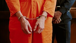 Verurteilter in Schellen