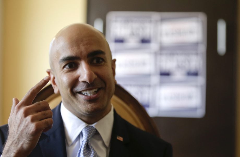 Neel Kashkari (Mann) lächelt in Kamera
