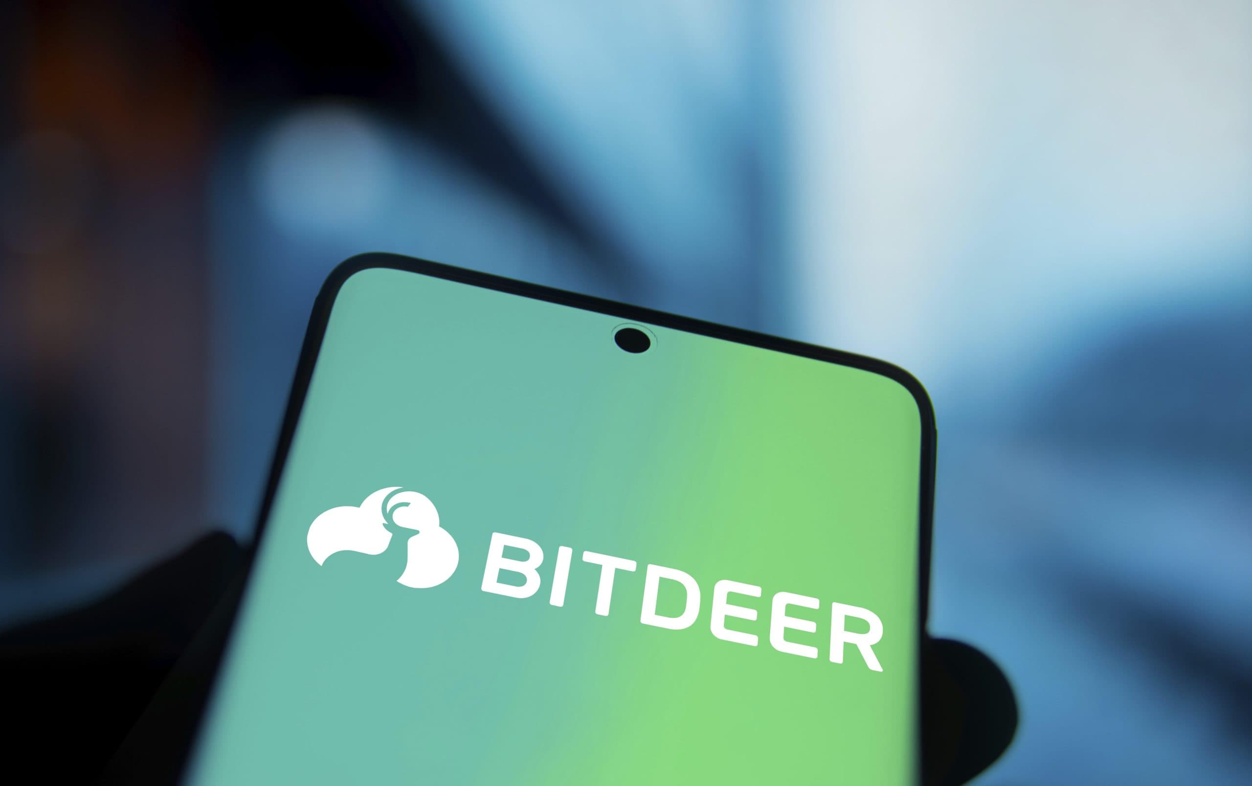 Bitdeer Logo wird auf dem Smartphone angezeigt
